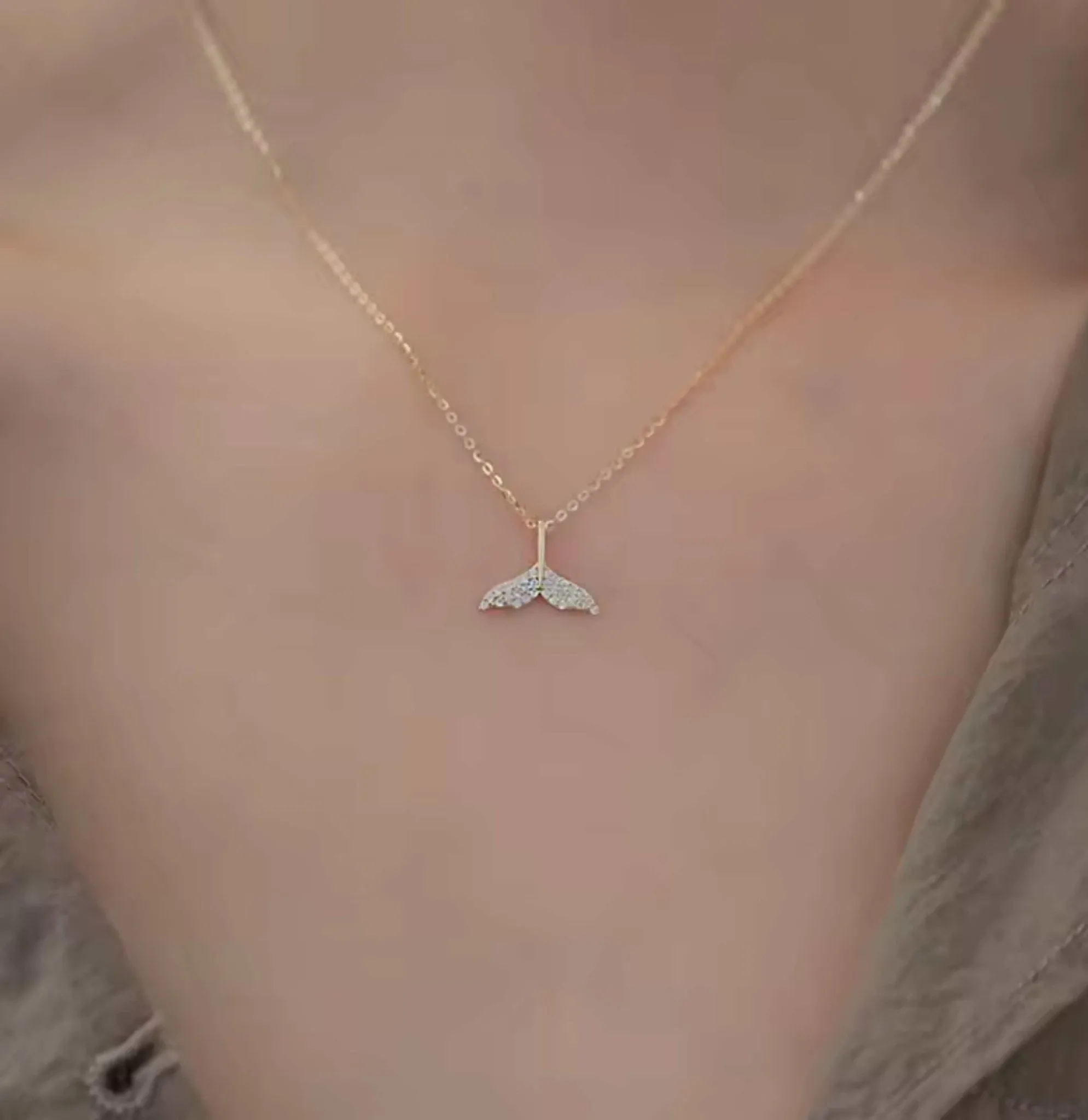 Cute gold fishtail necklace