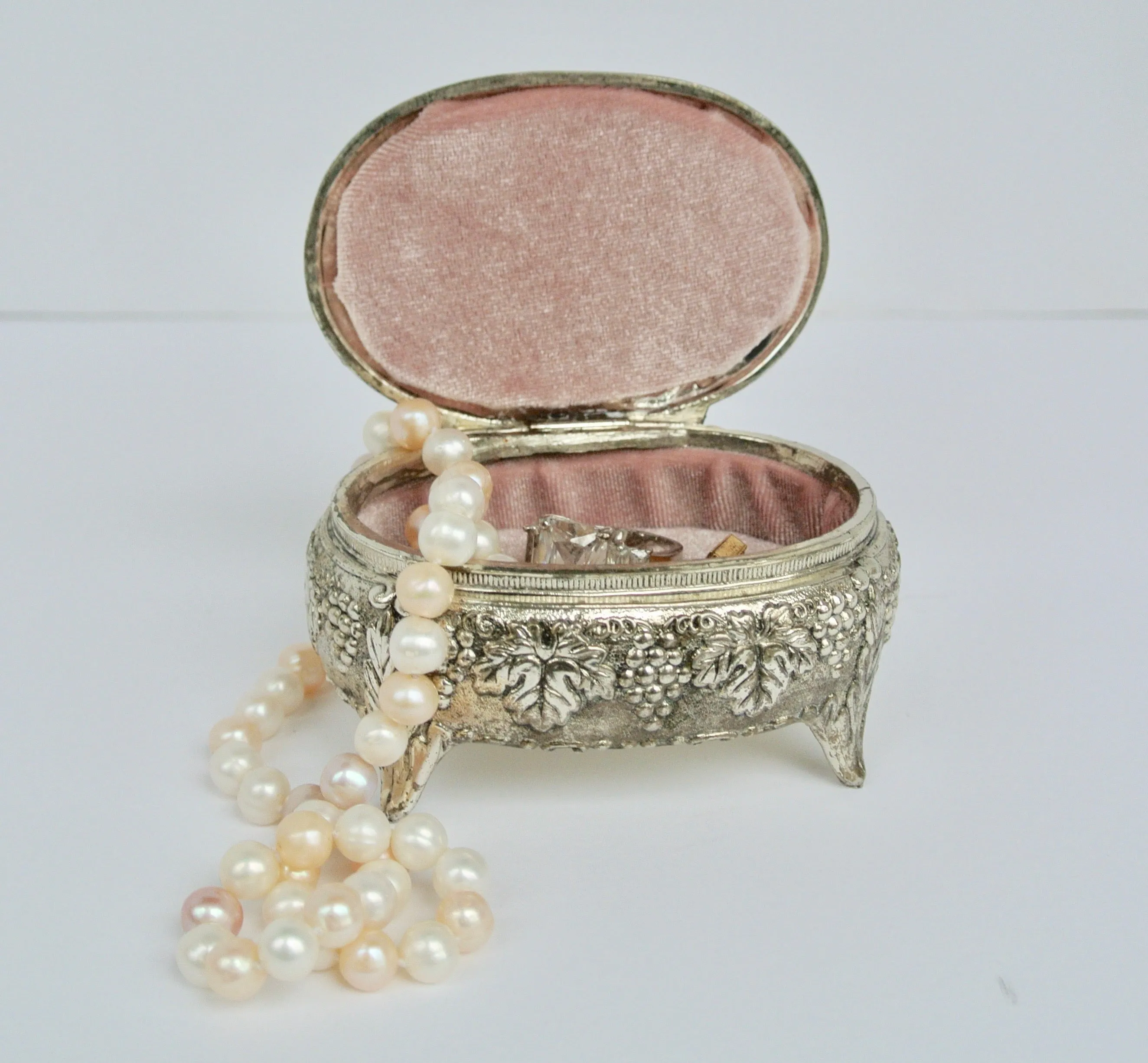 Grapes of Romance Ring Box