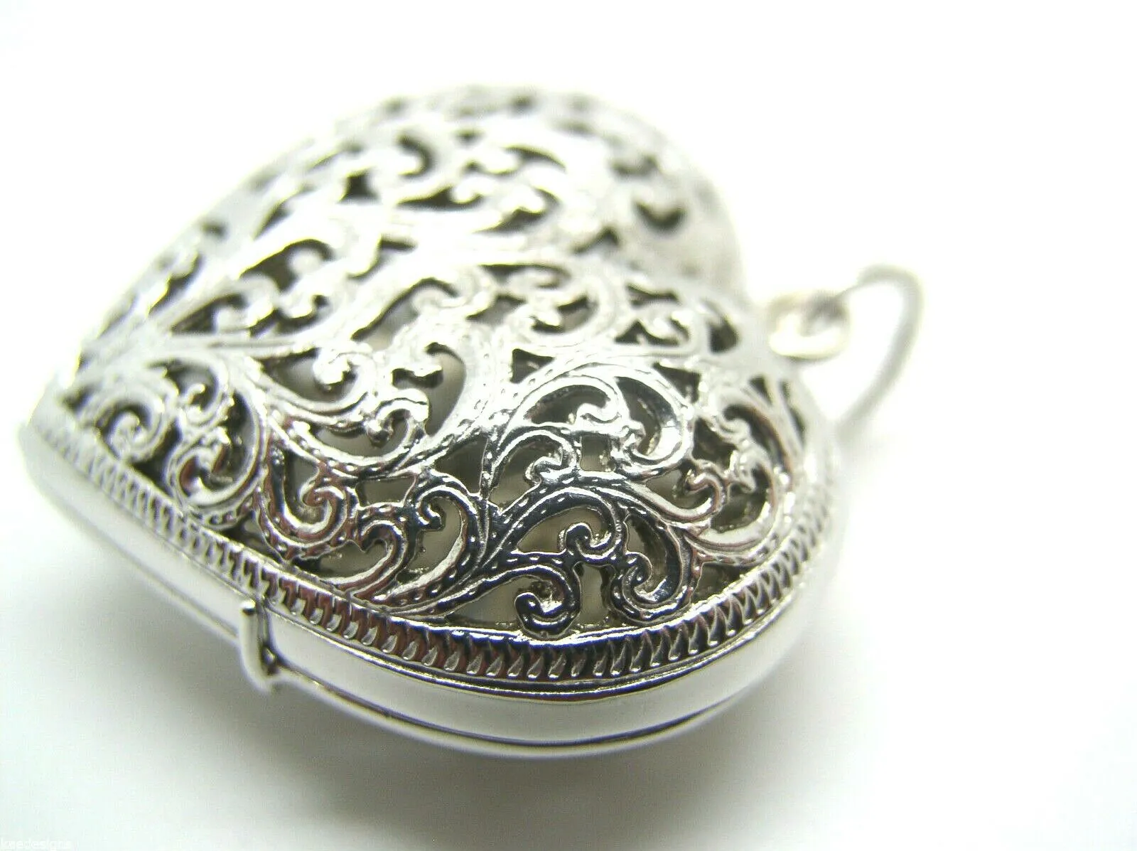 Kaedesigns Genuine 9ct 9K White Gold Huge Heavy Filigree Heart Pendant Locket