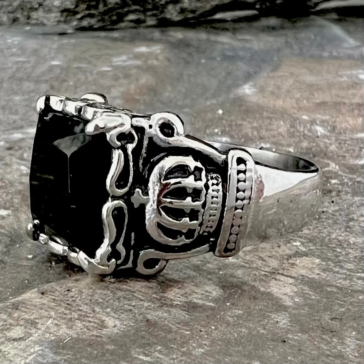 "Black Stone" - Crown Ring - Black Stone - R54